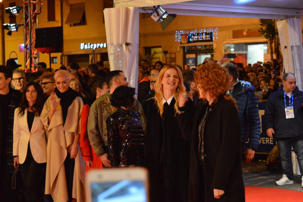 FESTIVAL DI SANREMO 2017  – Sul Red Carpet “stanging ovation” per i cantanti in gara