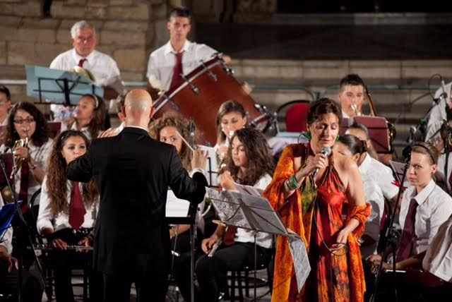 TEATRO – Al Mandanici Rita Botto e la Banda di Avola