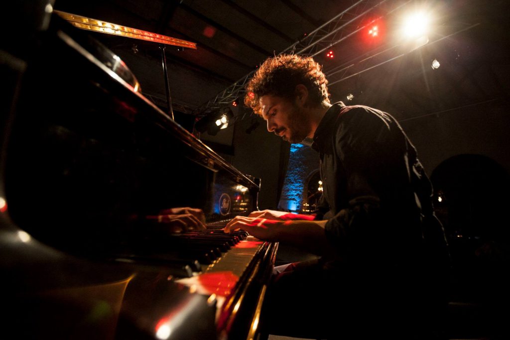 CROSS ROAD CLUB – “Musichevolmente” Seby Burgio piano Jazz
