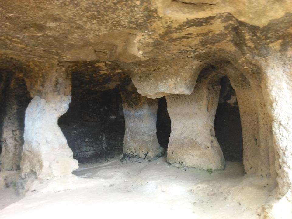 TURISMO – Visita guidata al Borgo di Rometta ed alle Grotte Saracene