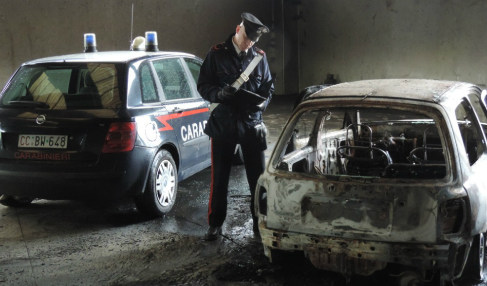 ROGHI – Due auto in fiamme a Brolo nella notte