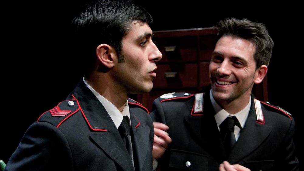 TEATRO – “Minchia Signor Tenente” al Teatro del Mela: Ridere riflettendo, l’unico modo per non dimenticare