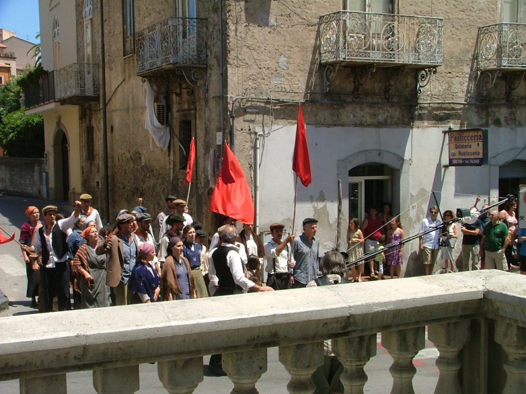BROLO – Quando il Paese fece un Processo alla storia, riabilitando i 15 operai condannati nei moti del ‘21