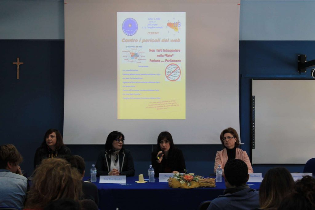 SCUOLE ATTENTE –  “Insieme contro i pericoli del web”