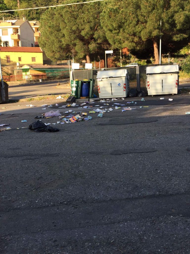 MESSINA – Ancora disagi nella mini isola ecologica di San Licandro