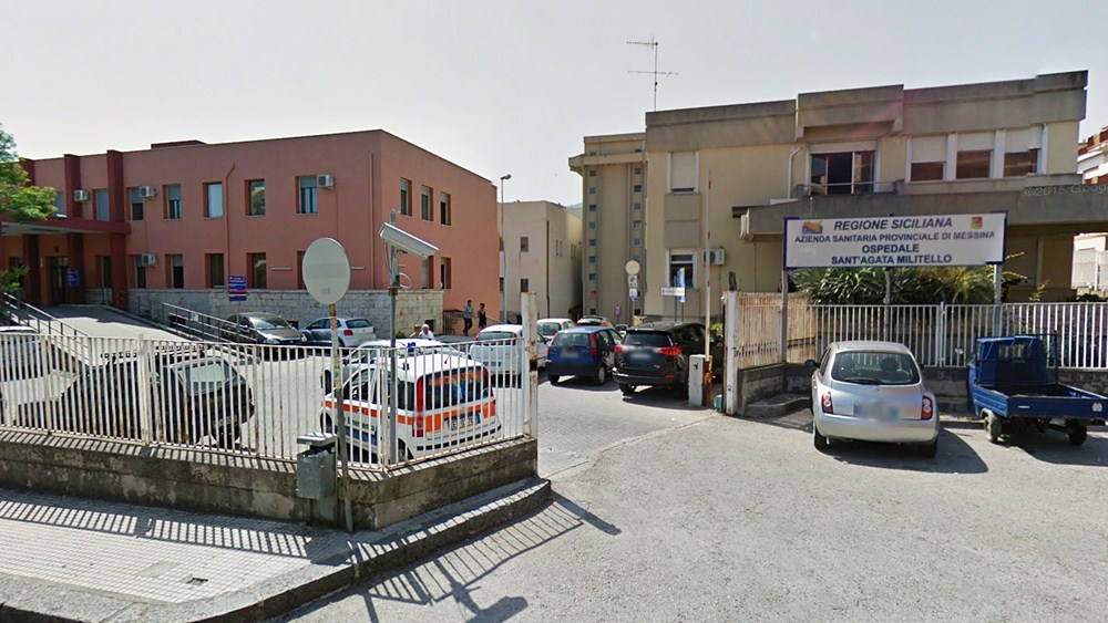 IN PIAZZA PER FIRMARE – A Capo d’Orlando il banchetto per la salvaguardia del punto nascita santagatese