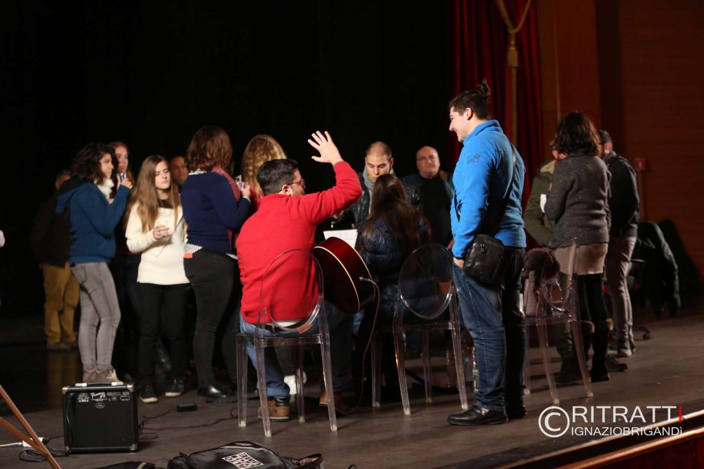 TEATRO – Al Mandanici Peppe Servillo guest star per “Un Canto Mediterraneo”