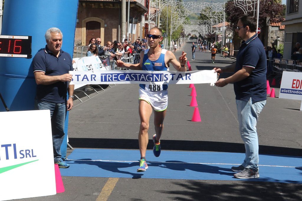 PODISMO – Luigi Spinali vince la trentaduesima edizione della Trecastagni Star