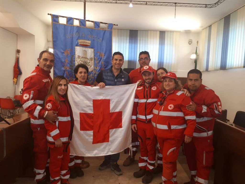 BROLO – La bandiera della croce rossa sventolerà al Comune