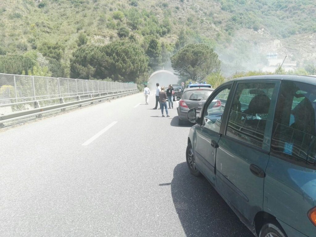 LA FOTO – L’incidente sull’autostrada. Le prime foto… ma tutto risolto