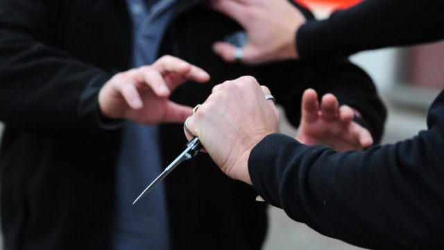 AGGRESSIONE A MESSINA – Indagini della polizia su quanto avvenuto stanotte in pieno centro
