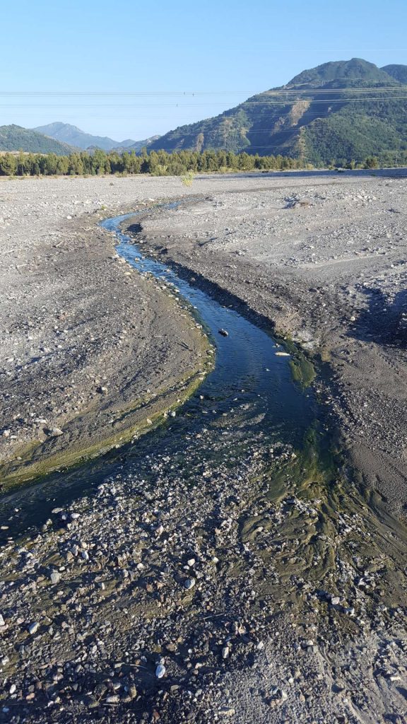 LEGAMBIENTE LONGANO – Reflui fognari nell’alveo del Patrì