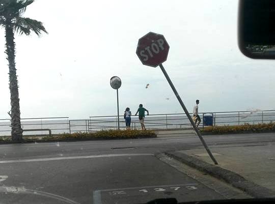 FOTO STRANE – Stop obbliquamente ossequiosi!