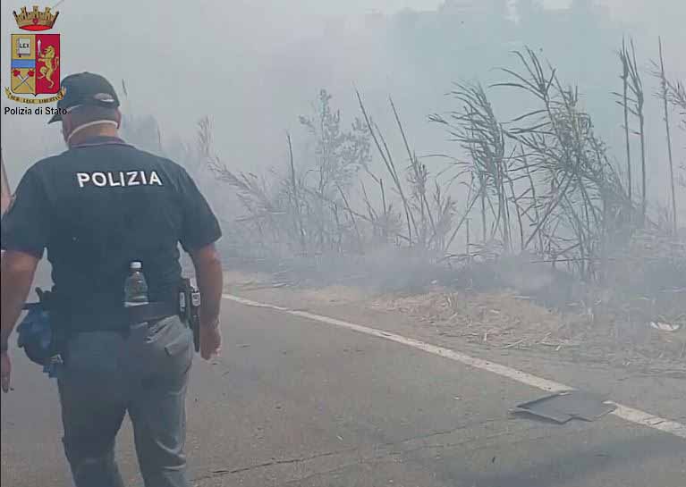 MESSINA – Fiamme sulle colline di Fondo Fucile