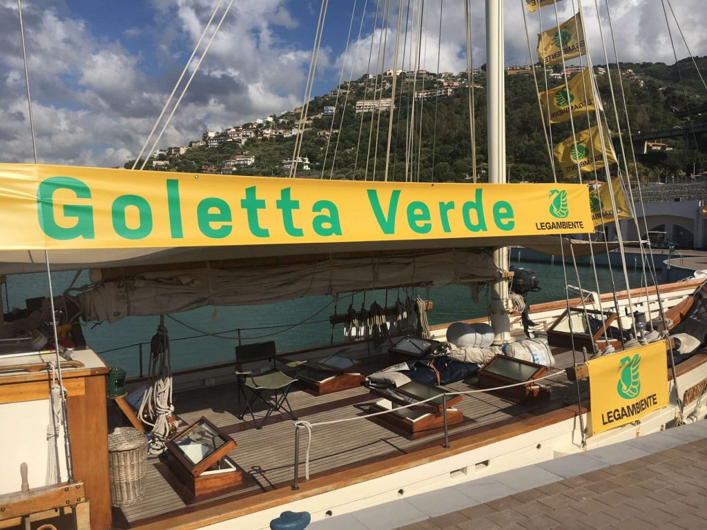 MARINA DI CAPO D’ORLANDO – Con la Goletta Verde all’ormeggio si parla di ambiente