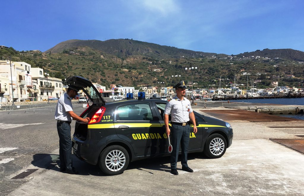 ISOLE EOLIE – Scoperti 14 lavoratori in nero, un B&B abusivo e ricavi non dichiarati per oltre 200.000 euro