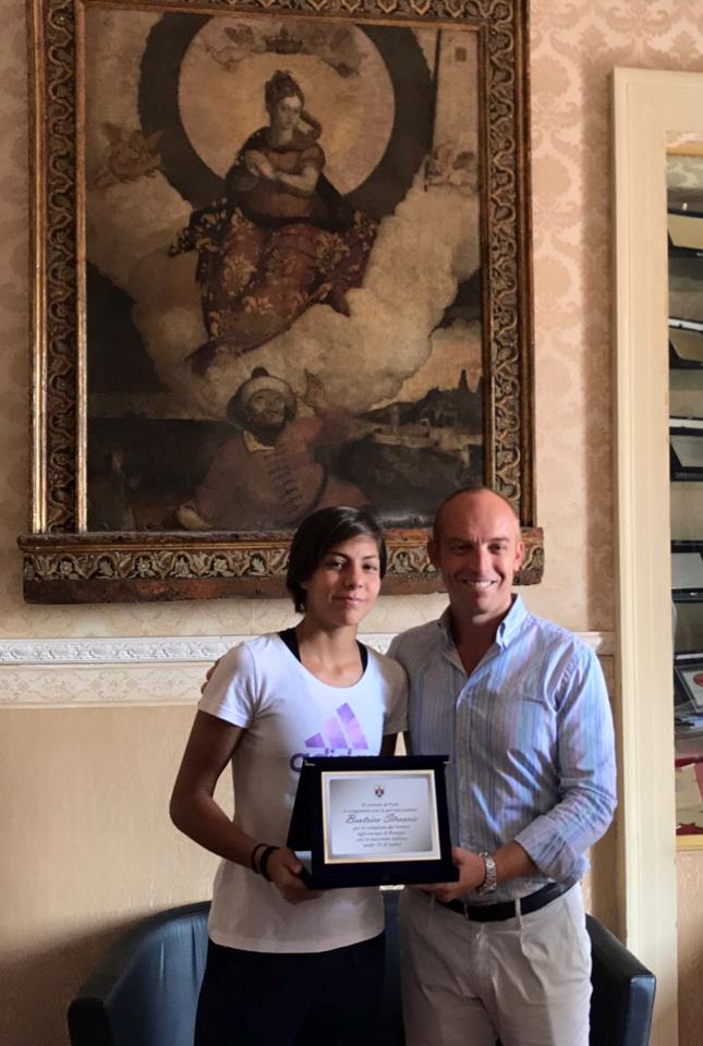 MERITI – La cestista Beatrice Stroscio premiata dal sindaco di Patti