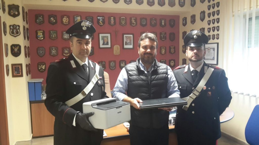ALBERGHIERO BROLO – Il Grazie all’Arma. Già restituite alla Scuola le attrezzature informatiche rubate