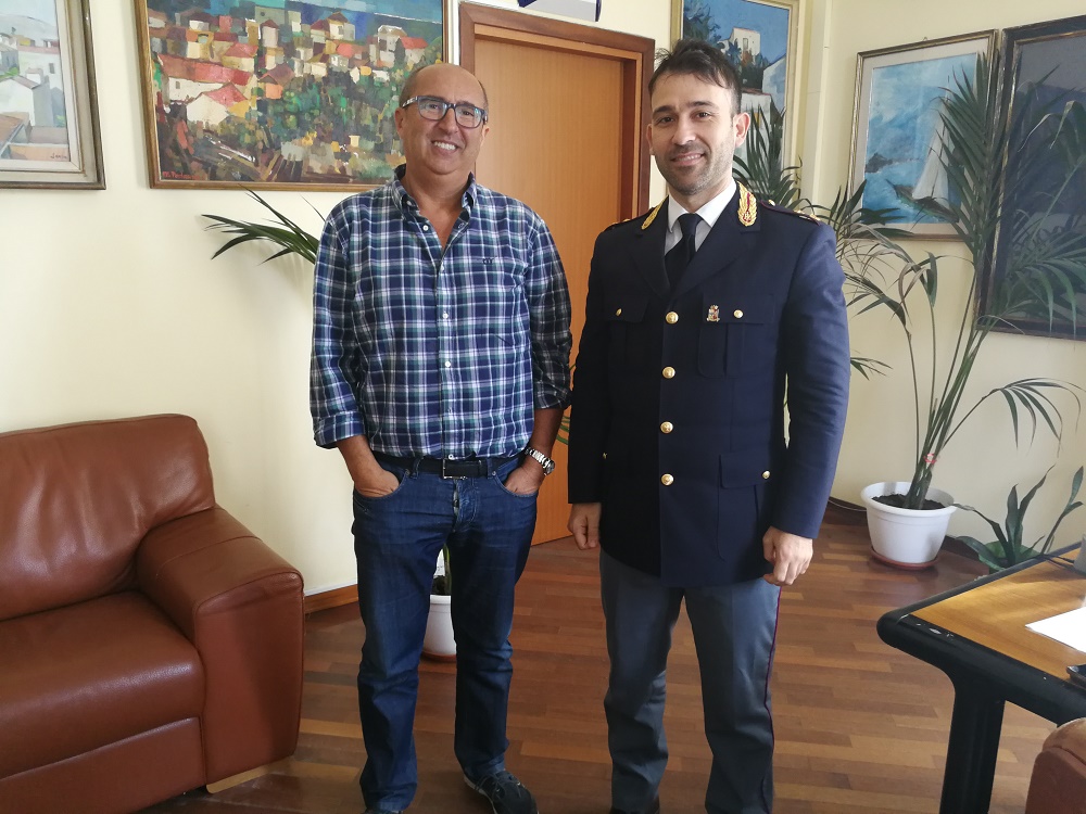 CAPO D’ORLANDO – Il Sindaco Ingrillì saluta il nuovo dirigente del Commissariato