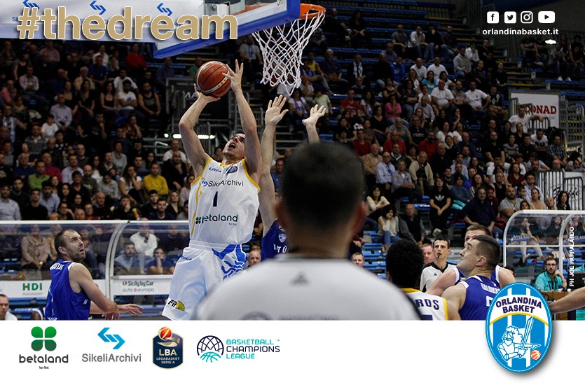BASKET – La SikeliArchivi lotta per metà gara, poi cede all’esperienza del Neptunas