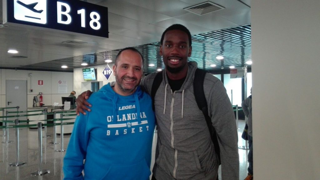 BASKET – L’Orlandina ingaggia il lungo americano Dustin Hogue