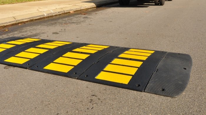 DISSUASORI DI VELOCITA’ – A Sant’Agata diventano oggetto di un ‘interrogazione