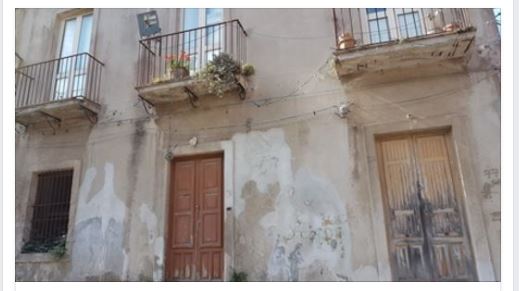 CIA. IMMOBILI DA RESTAURARE – A Castanea, Palazzina di mq. 230 su piano rialzato e primo
