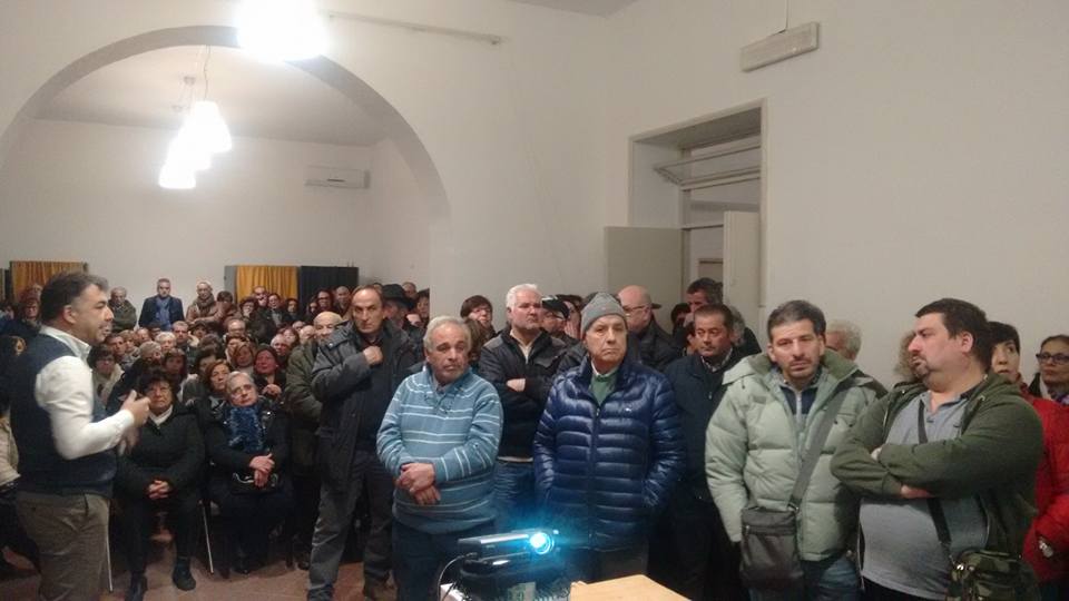 POSIZIONI DIFFERENZIATE – A Piraino dopo i primi incontri con i cittadini emergono suggerimenti, polemiche e sarcasmo