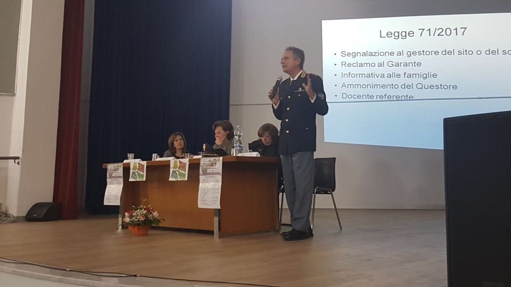 LA POLIZIA DI STATO A SCUOLA – Si parla di cyberbullismo al Comprensivo Manzoni di Mistretta