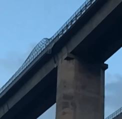 AUTOSTRADA DA PAURA – A Ponte Naso volano le barriere antivento poste sul viadotto