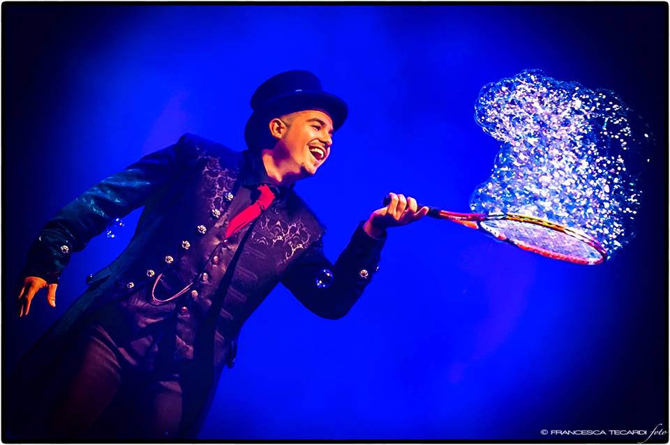 TEATRO – Al Mandanici  “Bubbles”