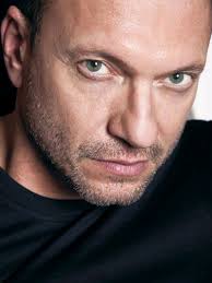 SANREMO 2018 – Biagio Antonacci emoziona nel duetto con Claudio Baglioni in “Mille giorni di te e di me”