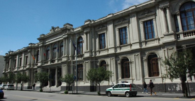 PUNTI DI RISTORO SCOLASTICI – Modifica del regolamento di affidamento del servizio e valorizzazione dei prodotti a chilometro zero e biologici