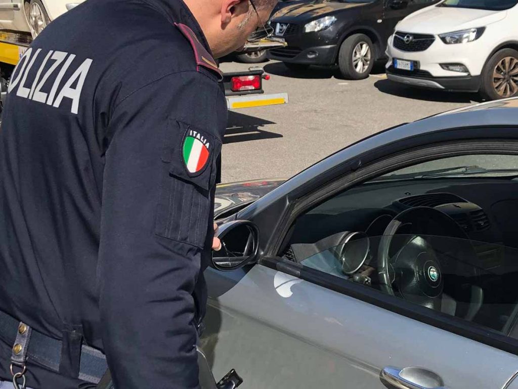 TRUFFA DELLO SPECCHIETTO – Denunciata coppia di Noto