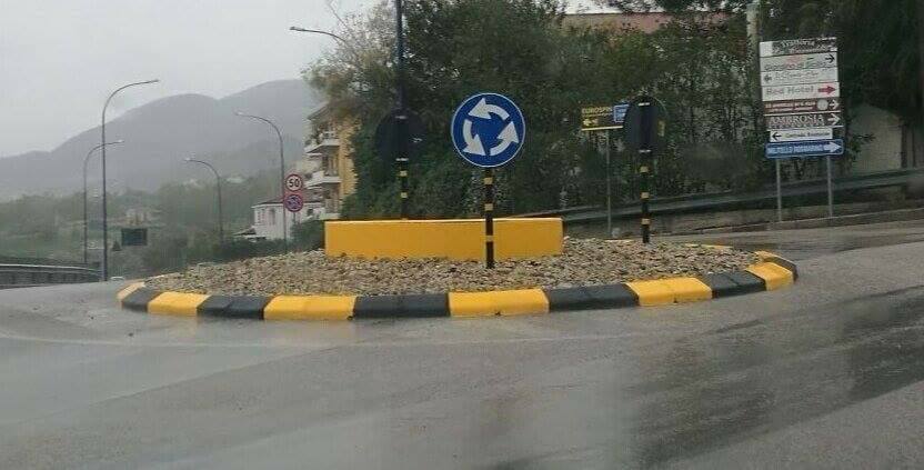 SANT’AGATA MILITELLO – Rotonde spartitraffico a Terreforti e Muti