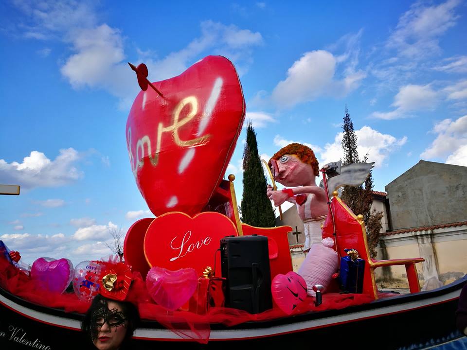 CARNEVALE BROLESE – In 22, tra gruppi e carri, a sfilare sabato per le vie cittadine