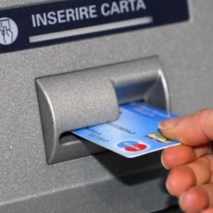 CORONAVIRUS – Pensioni al 26 marzo per chi possiede un conto corrente. Il calendario di prelievo alla posta