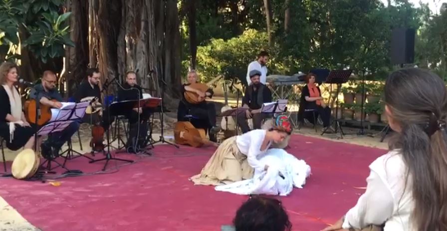 “STORIE DI TARANTISMO” – Un viaggio inaspettato e inusuale, emozionante fino all’ultimo istante, quello visto all’Orto Botanico di Palermo