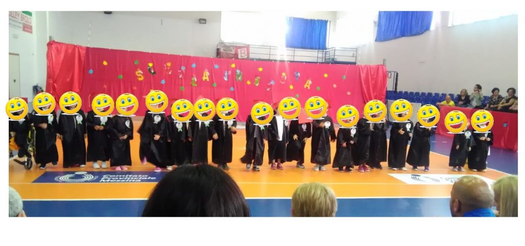 SCUOLA IN FESTA – A Brolo il saluto dei bimbi alle maestre Santina, Mela e Melina… e non solo a loro