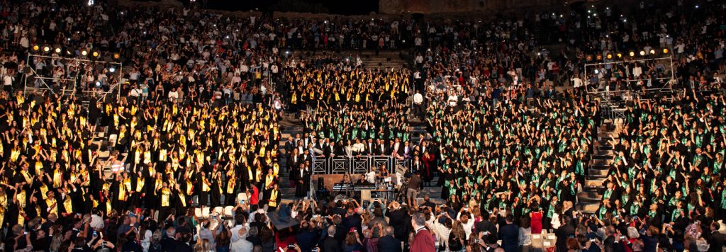 UNIVERSITA’ MESSINA – Una serata di festa, dedicata ai laureati nella splendida cornice del Teatro di Taormina. I video e le foto