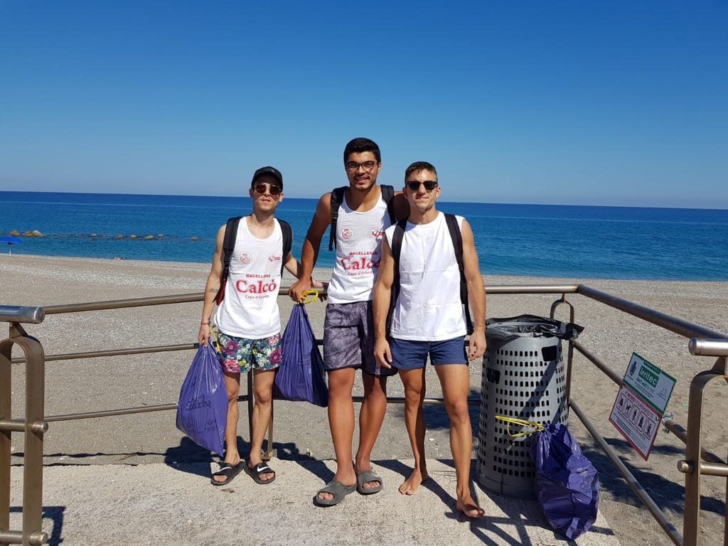 CAPO D’ORLANDO – Il “Corpo volontario spiagge sicure” pulisce la spiaggia