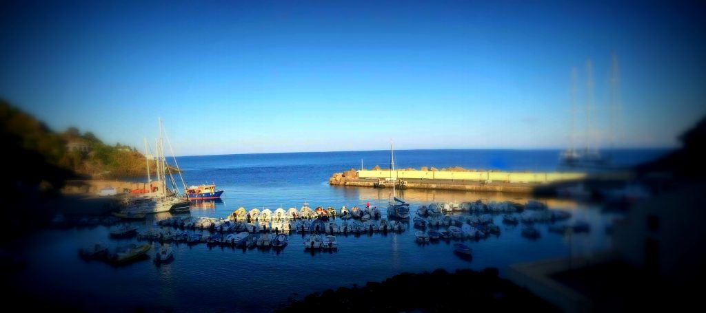 WOW! – Viaggio a Ustica in un mare da sogno per scoprire l’Isola dentro l’Isola