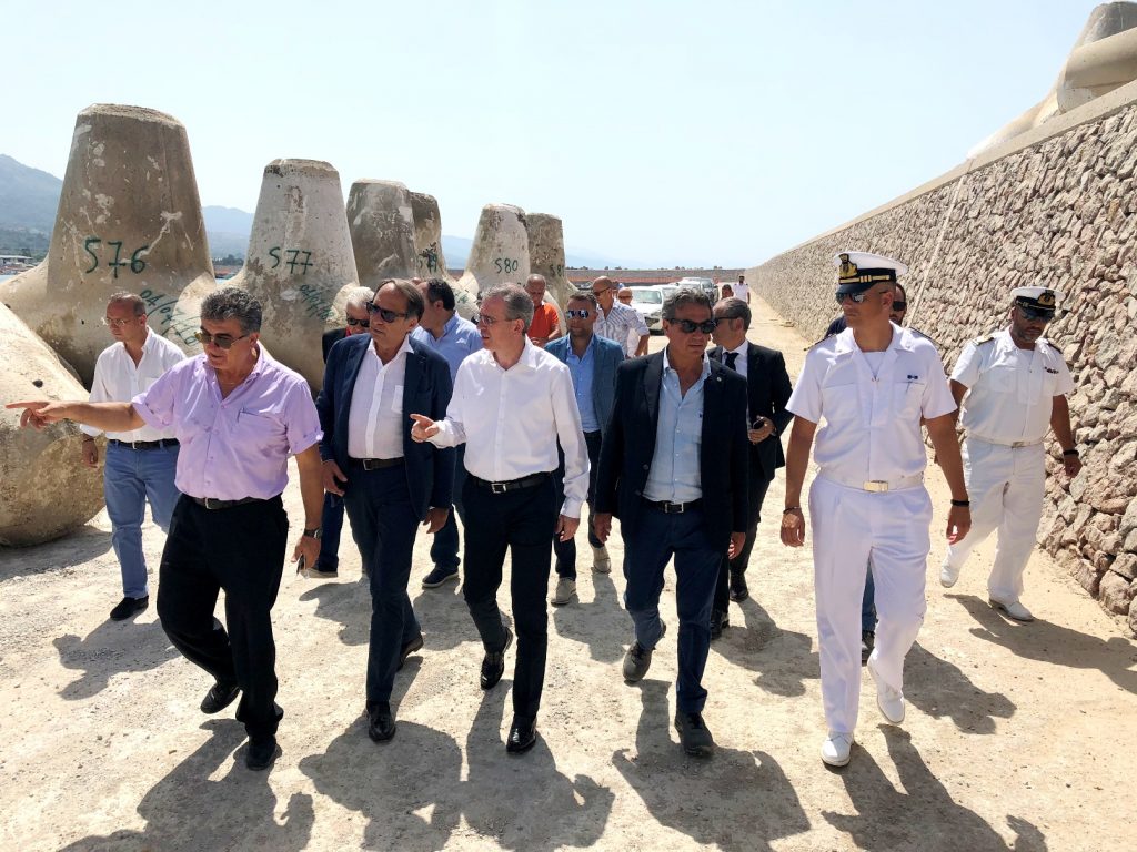 SANT’AGATA MILITELLO – L’assessore regionale Falcone in visita al cantiere del porto