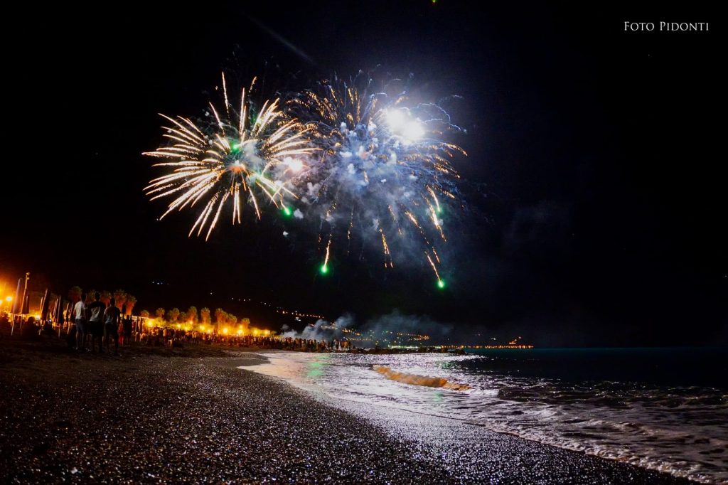 MAGIE IN CIELO – U Jocu di focu. A Brolo, quello di ferragosto