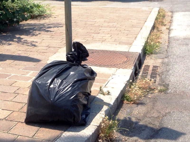 SANT’AGATA MILITELLO – Lotta all’abbandono selvaggio dei rifiuti per la strada