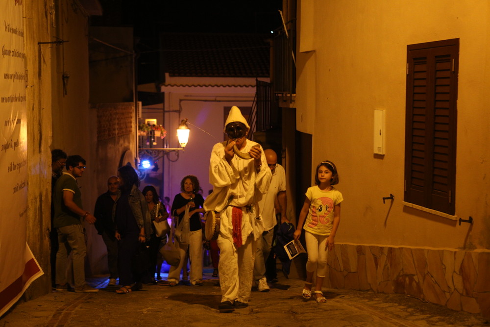 “VEDERE LA MUSICA…” – la Fotogallery della seconda serata, nel borgo medievale di Brolo, di Marevigliosa 2018