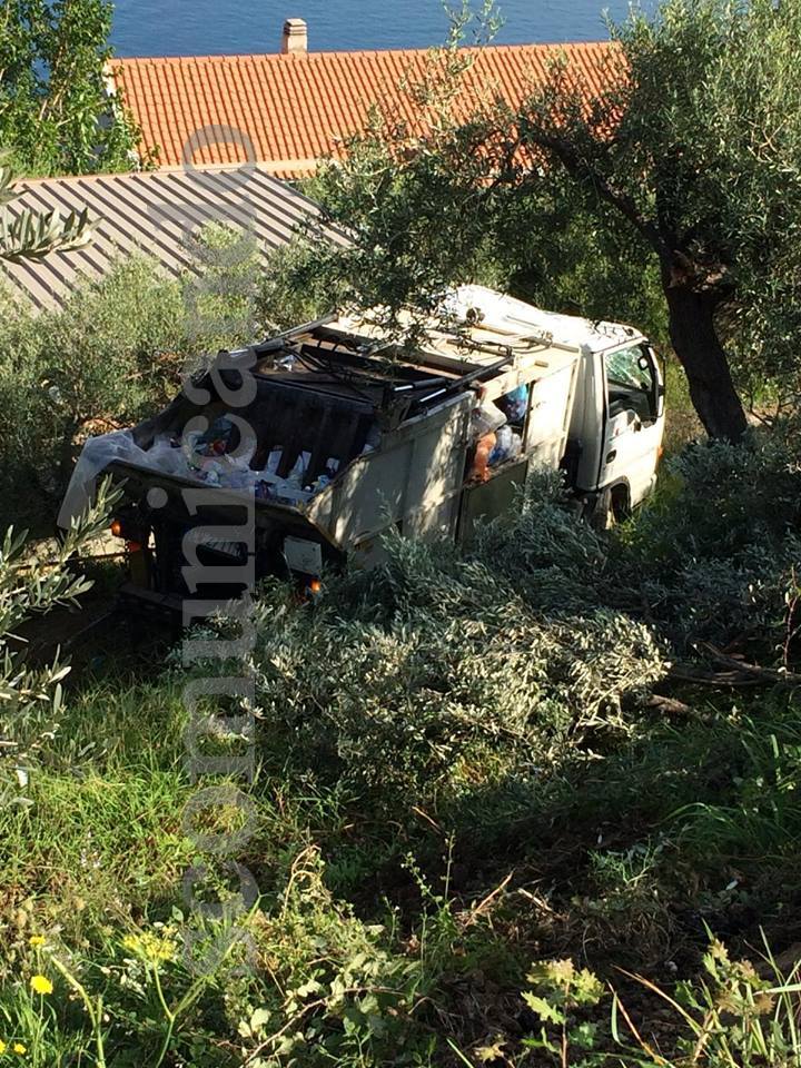 TRAGEDIE SFIORATE – Il Camion della “Differenziata”, vola nella scarpata… a Scafa