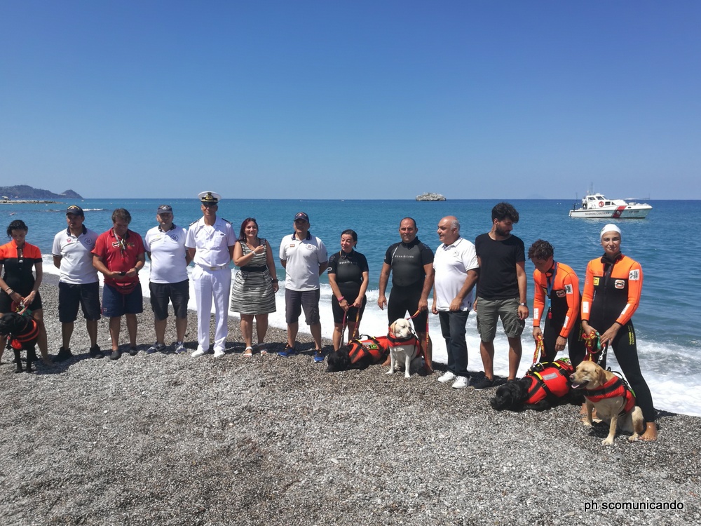 FOTOGALLERY – Le unità cinofile di salvataggio della Guardia Costiera in esercitazione a Brolo