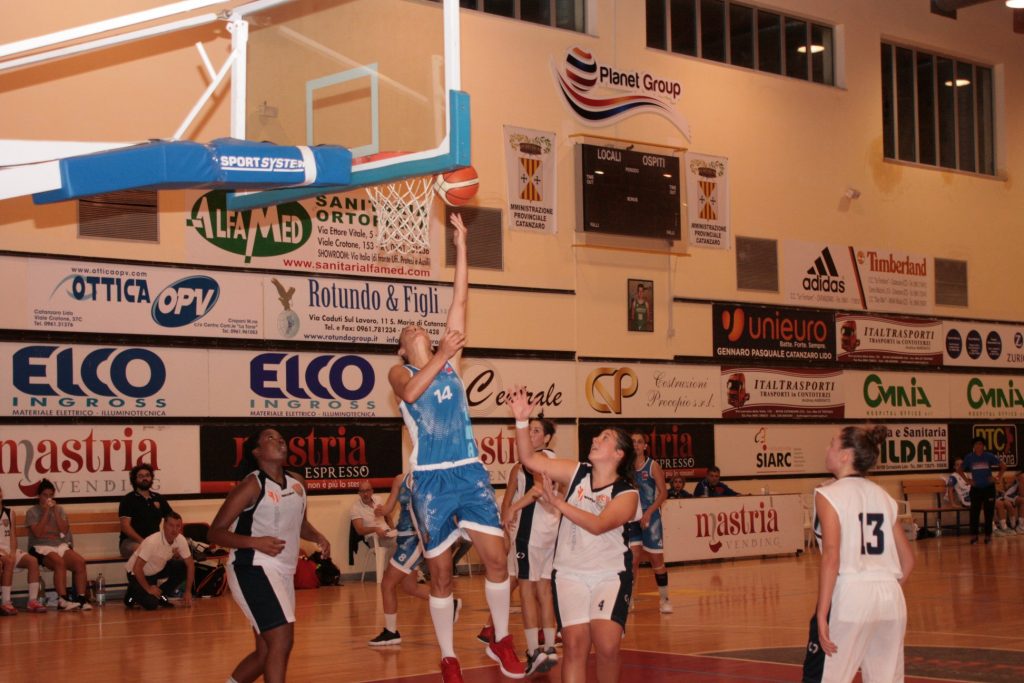 BASKET – Buon esordio per l’Alma Patti che batte in esterna il Catanzaro