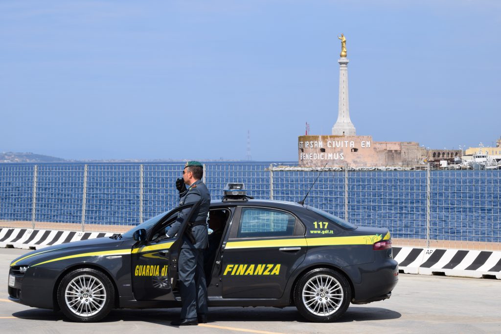MESSINA – Arrestati un Finanziere e il suo complice per rapina